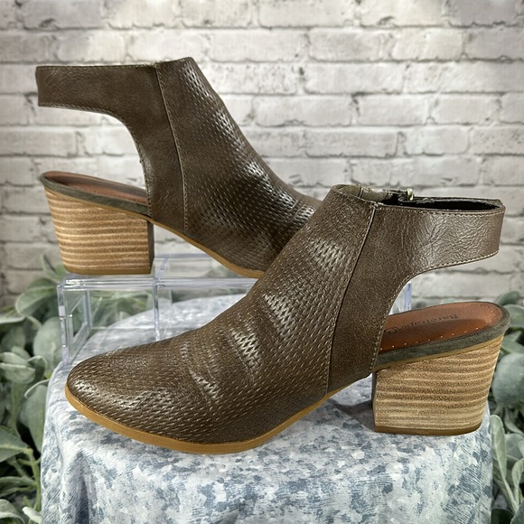 BareTraps Noelani Dark Olive Perforated Round Toe Ankle Booties WMS 9M🌟EUC🌟 - Picture 5 of 11